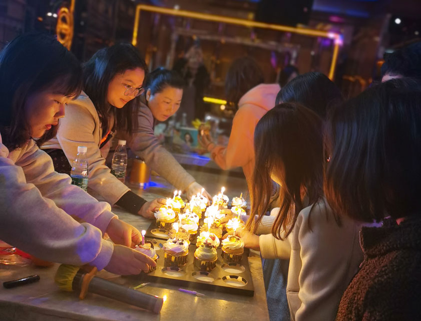 HIGH唱KTV！——乐动手机版防雷第一期员工生日会